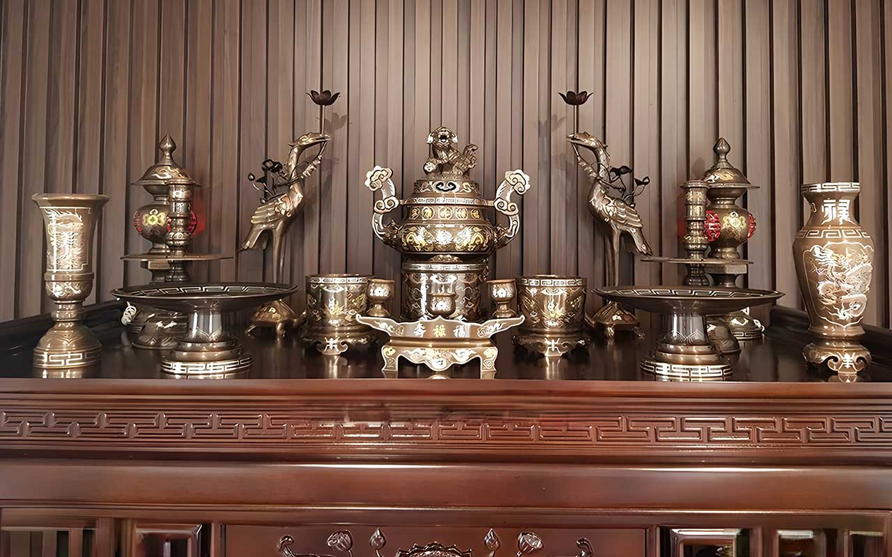 Đồ thờ bằng đồng cho Nhà Thờ Họ, Nhà Thờ Tổ - Những điều cần biết 1 Đồ thờ bằng đồng cho Nhà Thờ Họ, Nhà Thờ Tổ